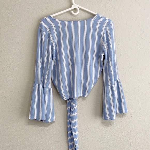 American Eagle Blue White Striped Bell Sleeve Tie Front Top Cowgirl Core Size S - Picture 3 of 5